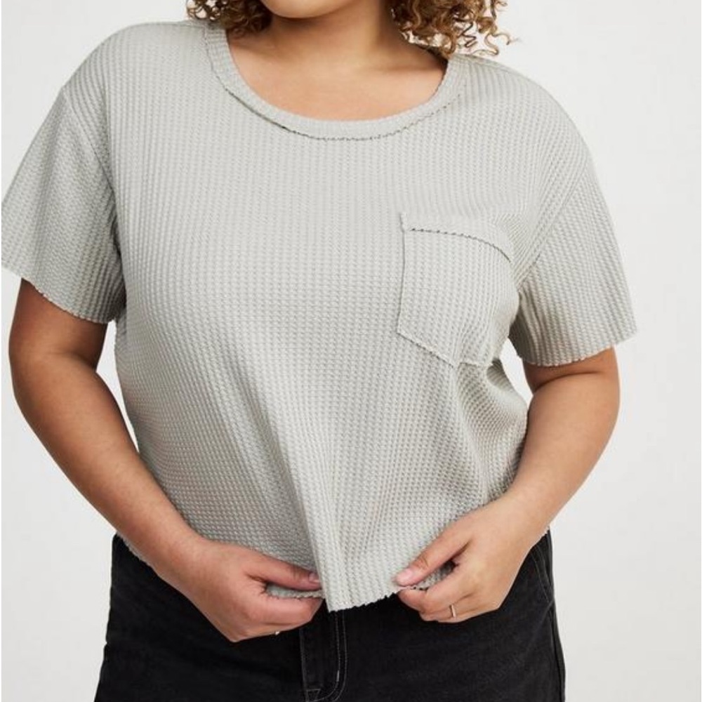 NWT Torrid Women's Gray Textured crop raw hem 1x Top
